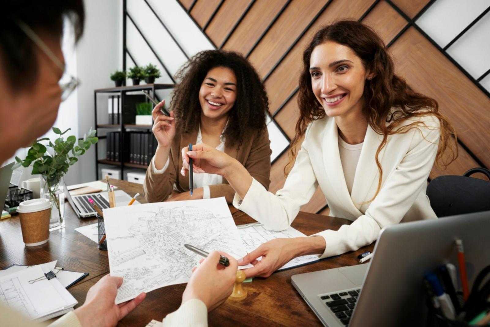 Estudiantes revisando documentos financieros en biblioteca universitaria